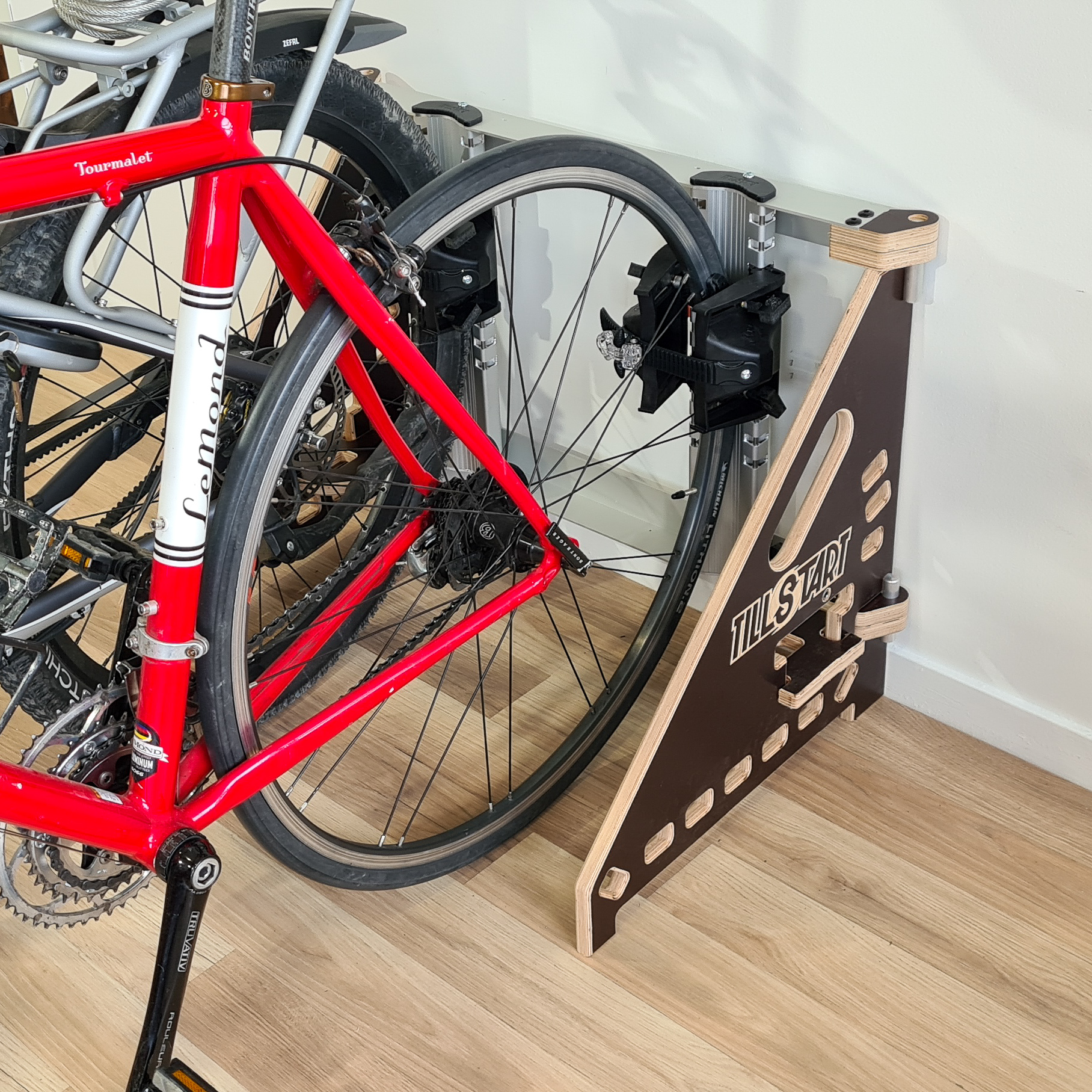 Porte-vélo intérieur de véhicule, Tidy système innovant by JV Agencement